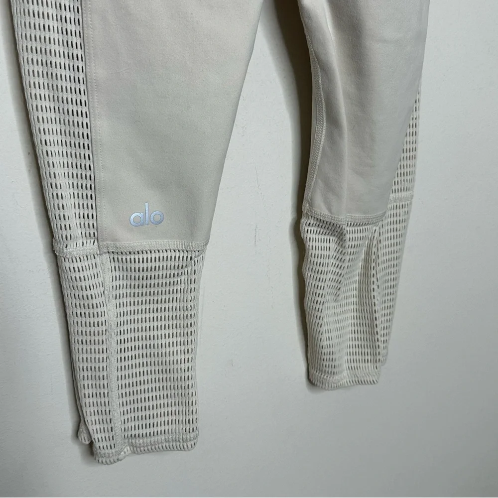 Alo Yoga Off The Grid Capri Color Bone Size Small - Picture 7 of 14